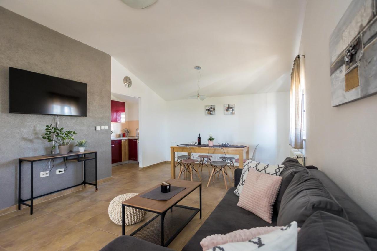 Apartmani Beba Omišalj Eksteriør billede