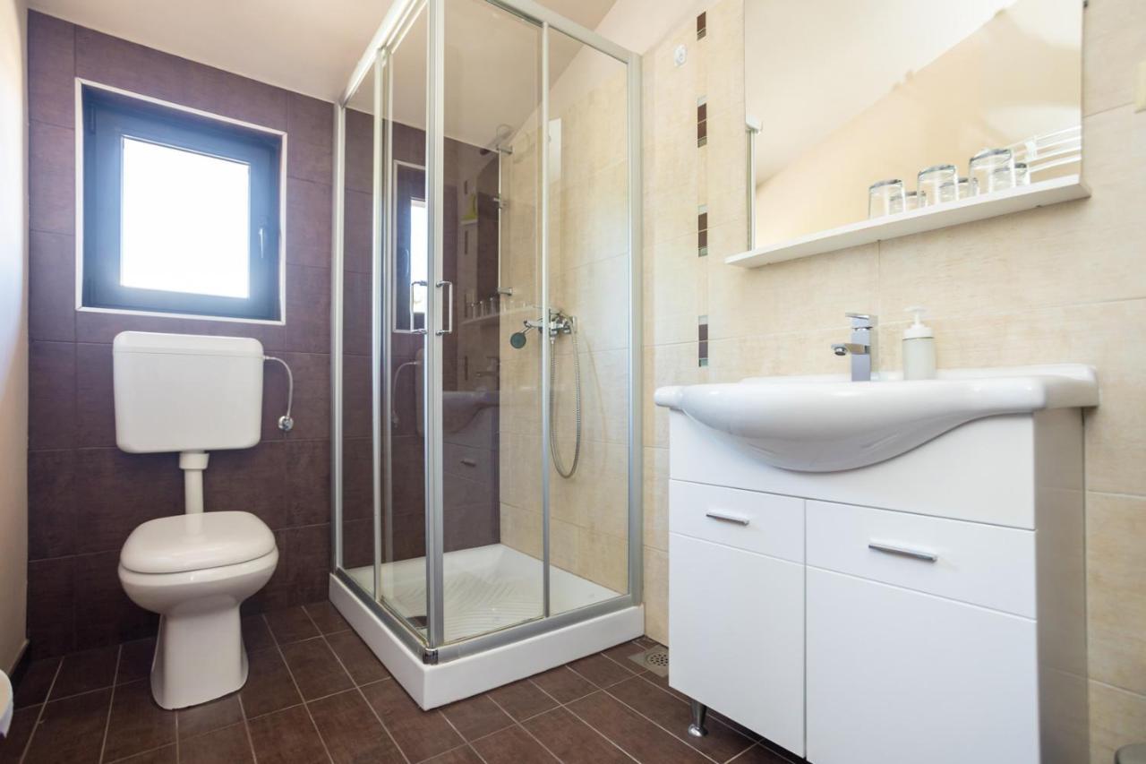 Apartmani Beba Omišalj Eksteriør billede