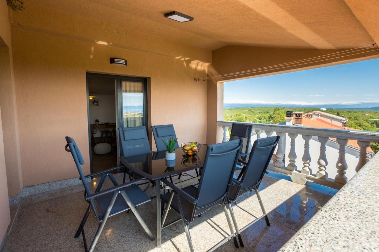 Apartmani Beba Omišalj Eksteriør billede